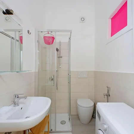 New Comfortable 2 Bedroom Della Vittoria By Halldis Appartement