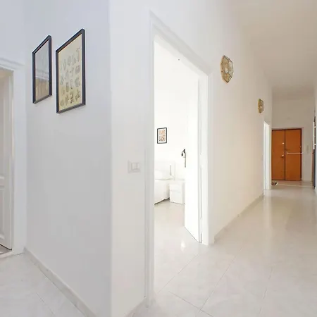 Appartement New Comfortable 2 Bedroom Della Vittoria By Halldis Rome