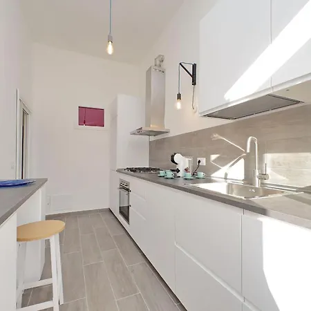 New Comfortable 2 Bedroom Della Vittoria By Halldis Appartement